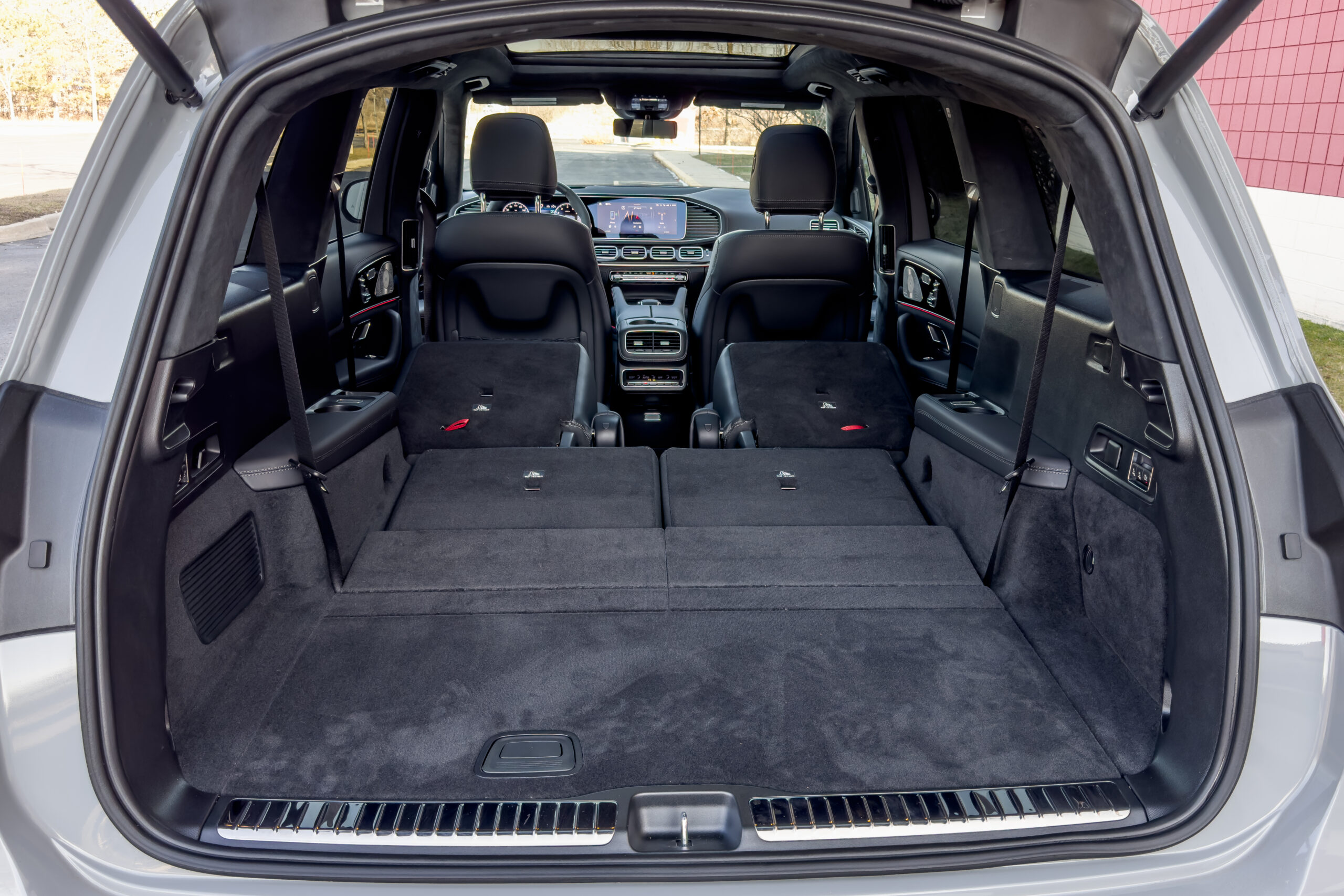 mercedes amg gls 63 2024 38 interior cargo scaled jpg